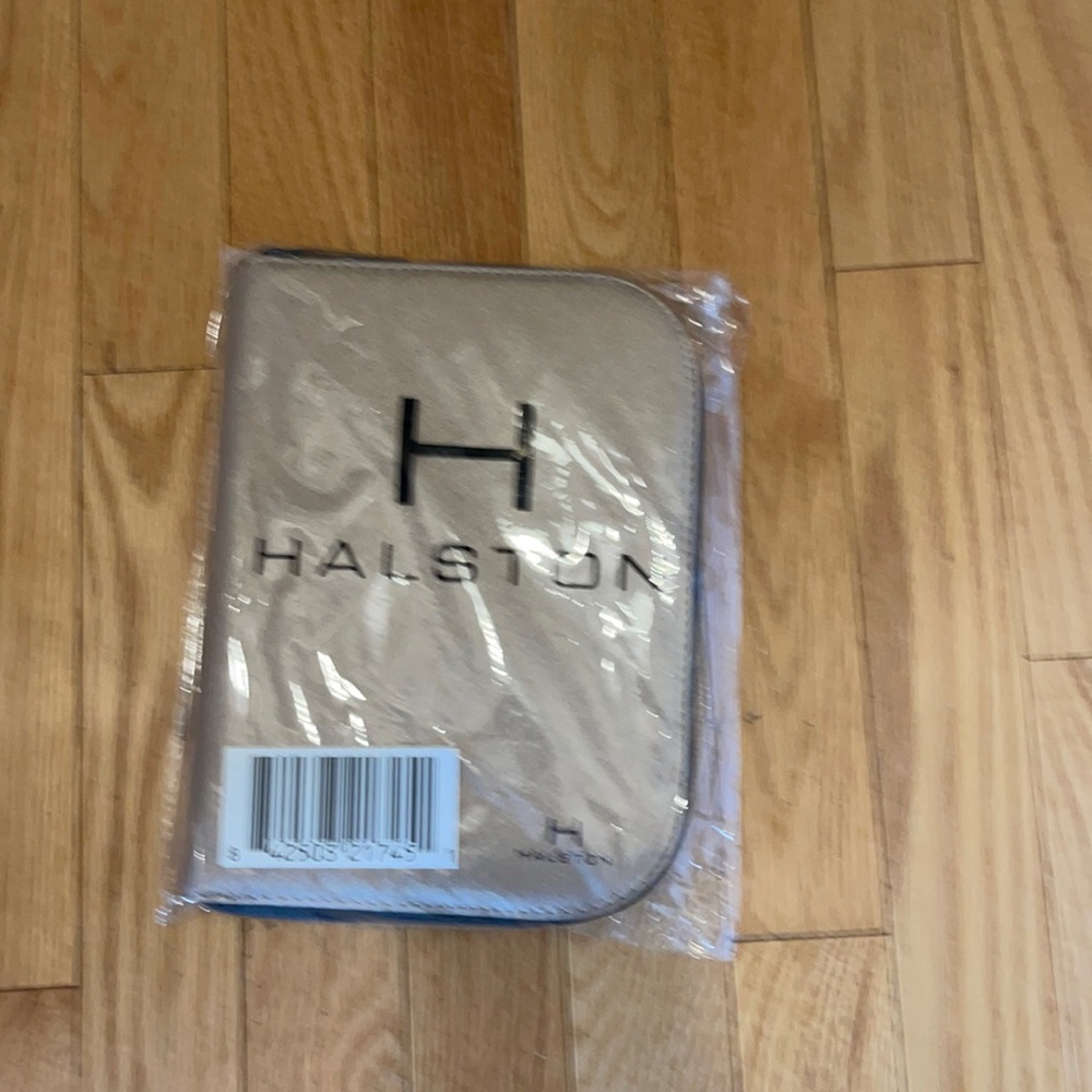 Halston  Folded  zippered jewelry travel case new in package